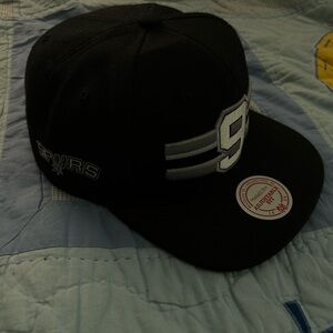 Spurs adjustable cap